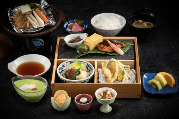食彩あら川<br />
懐石料理”和nagomi”